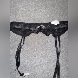 Black Lace Garter Belt – Size Medium – Excellent Condition
